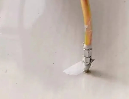 察隅瓷砖空鼓维修公司专业解答在瓷砖铺贴过程中，如果使用的砂料过粗（如全部使用了粗砂），可能会导致以下问题